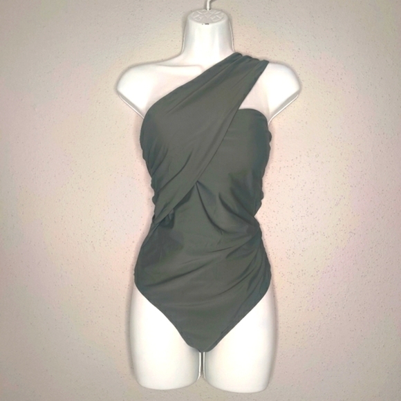 🆕 BeVogue - One Piece Swimsuit - Picture 2 of 9